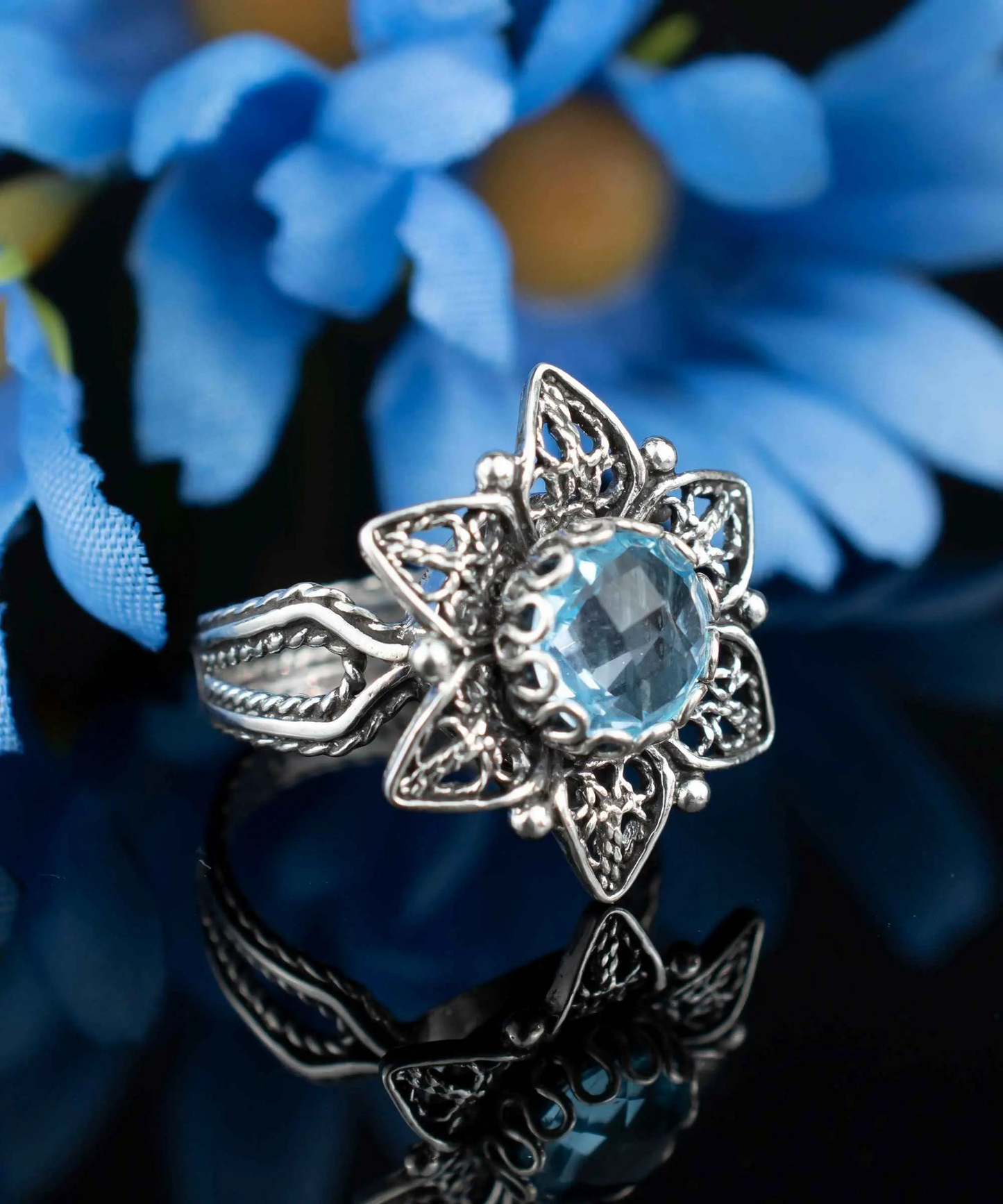 Filigree Art Blue Topaz Gemstone Daisy Flower Women Silver Cocktail Ring