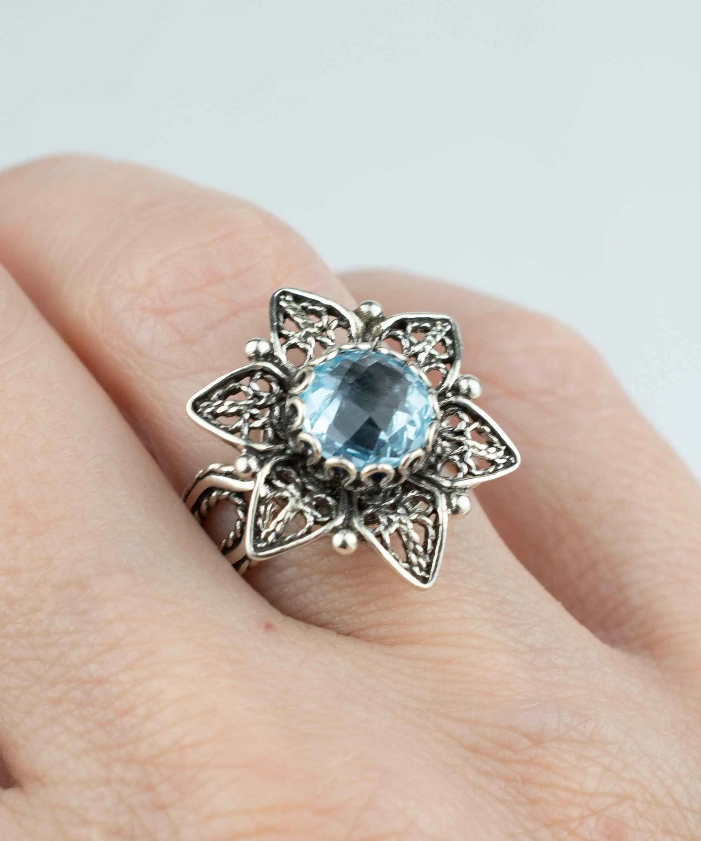 Filigree Art Blue Topaz Gemstone Daisy Flower Women Silver Cocktail Ring