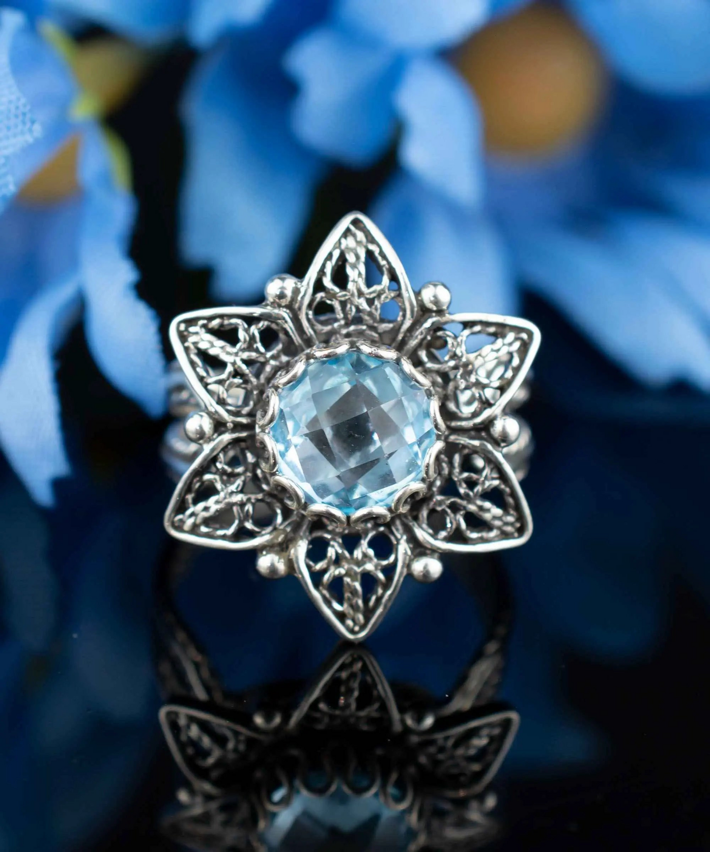 Filigree Art Blue Topaz Gemstone Daisy Flower Women Silver Cocktail Ring