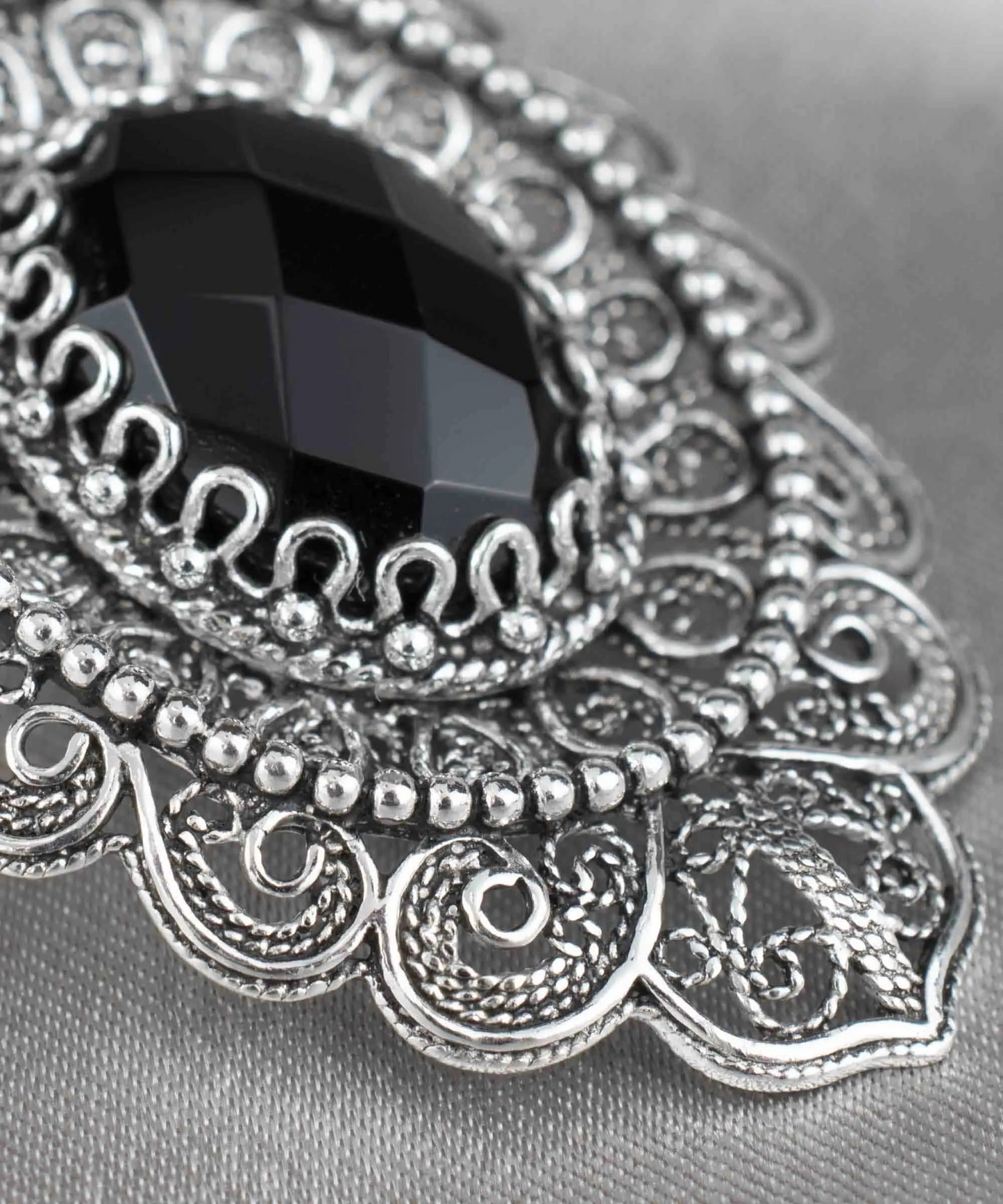 Filigree Art Black Onyx Gemstone Floral Figured Women Silver Oval Pendant Necklace