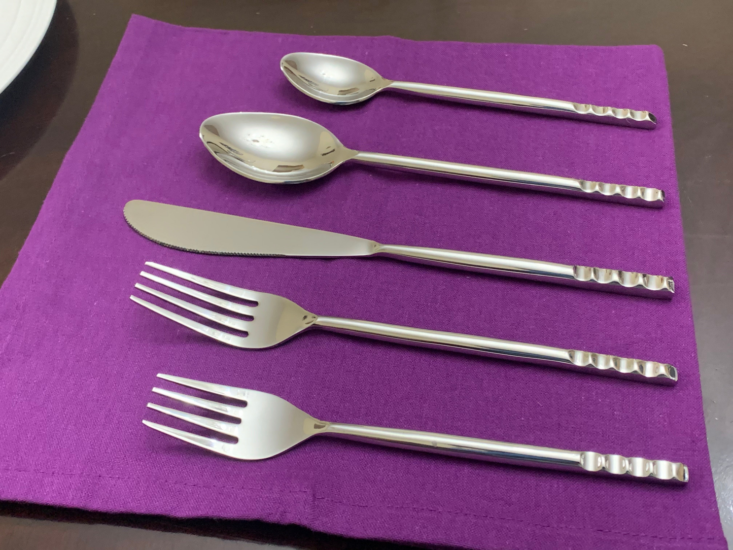 Vibhsa 20 Piece Flatware Set, Service for 4-Modern