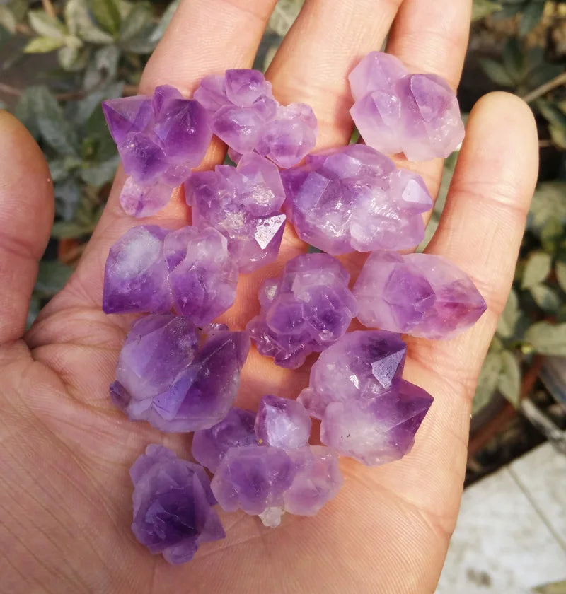 12 natural stone and Amethyst Quartz crystals