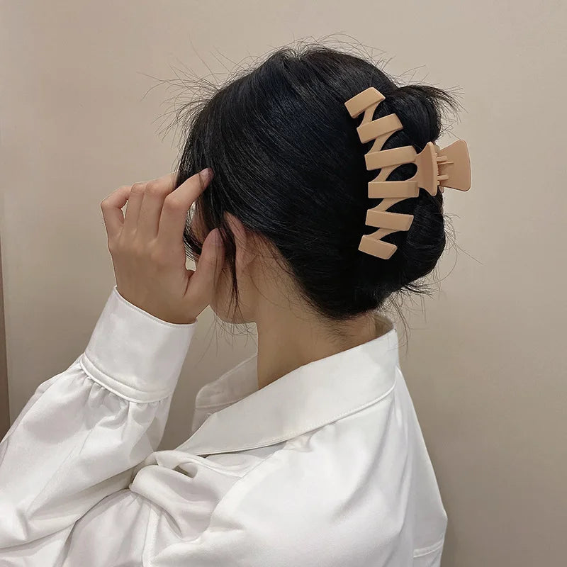 Fashion Lady Matte Hair Claws for Women Non Slip Lightweight Large Wave Shape Hair Crab Claw Clip Women Girls Hair Accessories