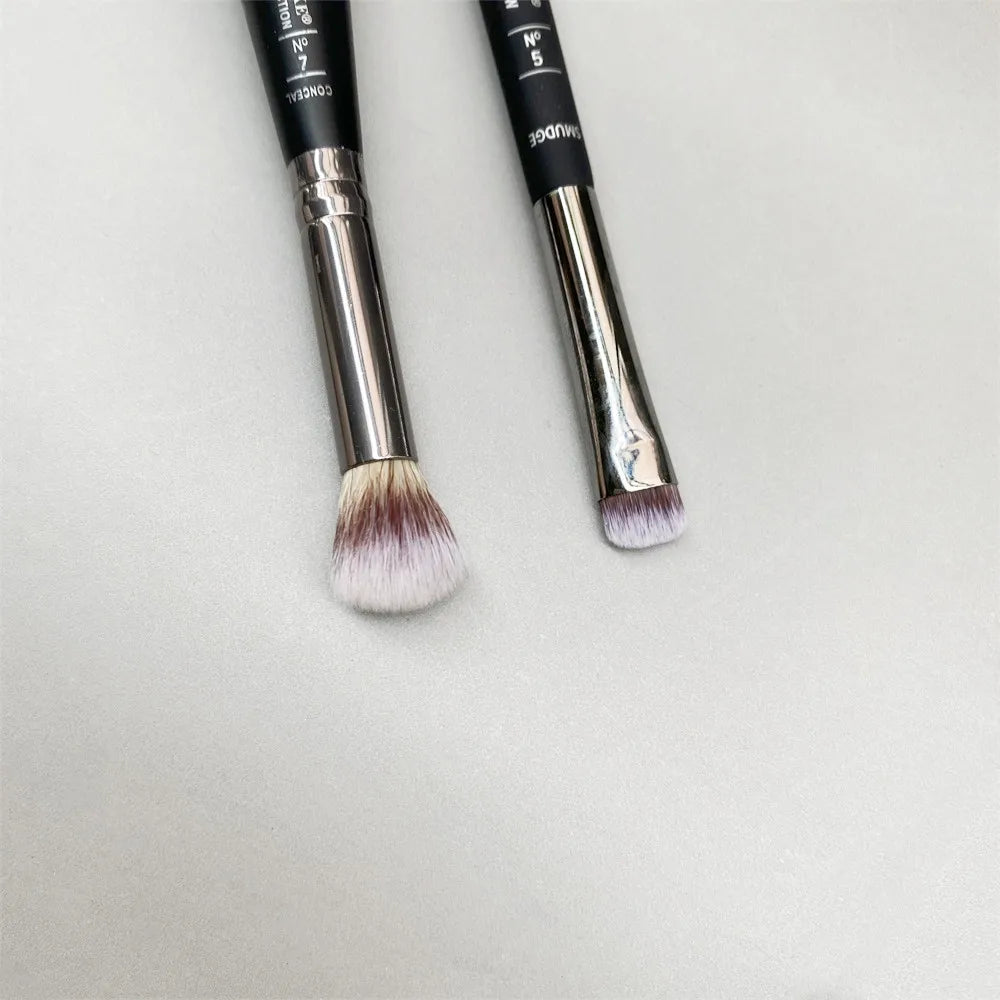 Double-ended COMPLEXION PERFECTION Makeup Brush