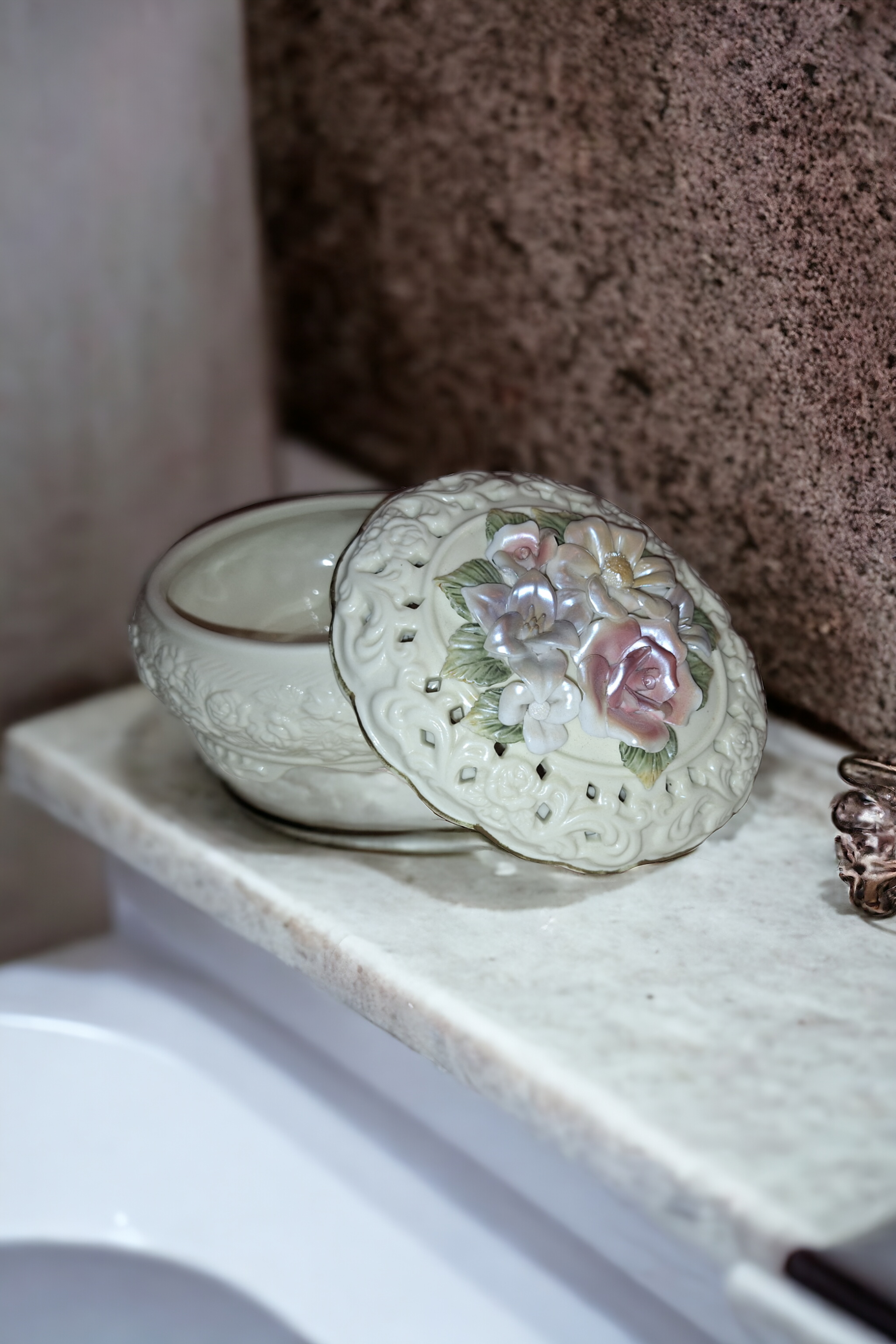 Vintage Porcelain Floral Trinket/Keepsake Box, with lid